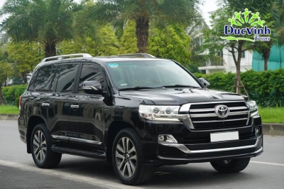 Đức Vinh cho thuê xe 7 chỗ VIP Toyota Lancruiser với giá bao nhiêu?