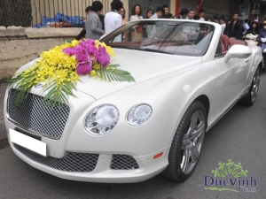 Cho thuê xe cưới Bentley mui trần màu trắng