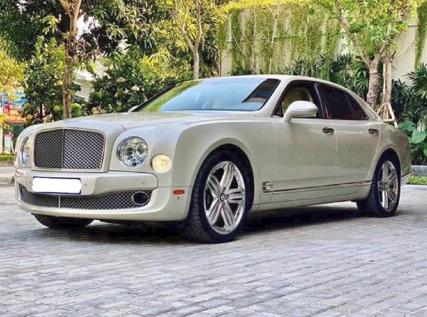 Dịch vụ cho thuê xe Bentley Mulsanne uy tín chuyên nghiệp